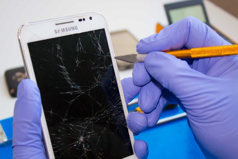 Cep telefonu LCD-LED panel değişimi